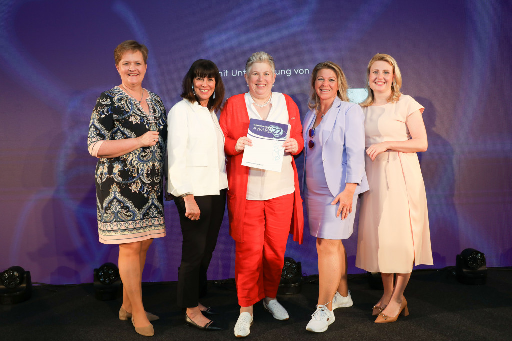 V. l.: WKK-Vizepr&auml;sidentin Astrid Legner, WK&Ouml;-Vizepr&auml;sidentin Martha Schultz, Monika Wegscheider, FIW-Landesgesch&auml;ftsf&uuml;hrerin Tanja Telesklav und Bundesministerin Susanne Raab. Foto: FIW