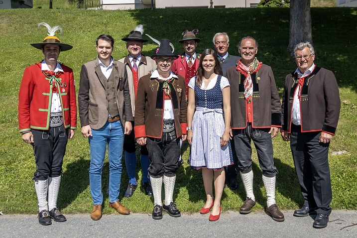Viele Ehreng&auml;ste und Gratulanten zeigten sich am Jubil&auml;umswochenende. V. l.:  Obmann Christian Guggenberger, LA Luca Burgstaller, Bezirkskapellmeister Gerald Waldner, Kapellmeister Gerald Kubin, Bez. Obmann Andreas Zimmermann, LA Christina Patterer, Alt.