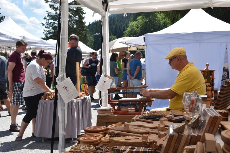 Das Wetter war einladend beim 23. Wei&szlig;enseer Kunsthandwerksmarkt.