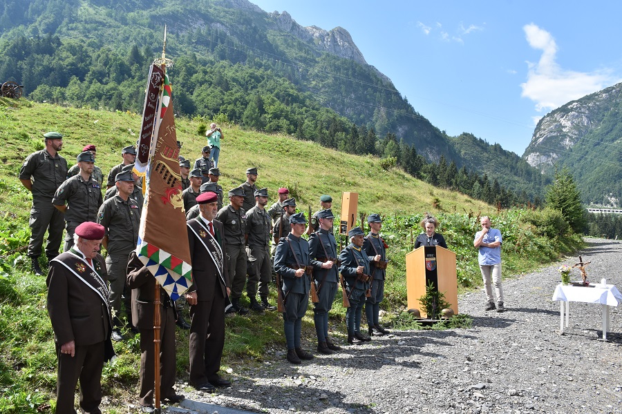 Die Feier und Feldmesse wurde auf der Hausalm gehalten.