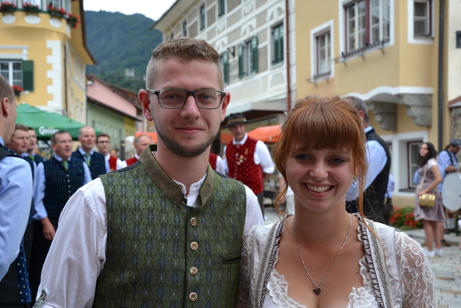 Obmann Martin Kircher und M&auml;del-Leiterin Maria Fr&ouml;schl stellten gemeinsam mit den rund 40 Mitgliedern ein gelungenes Fest in Oberdrauburg auf die Beine.