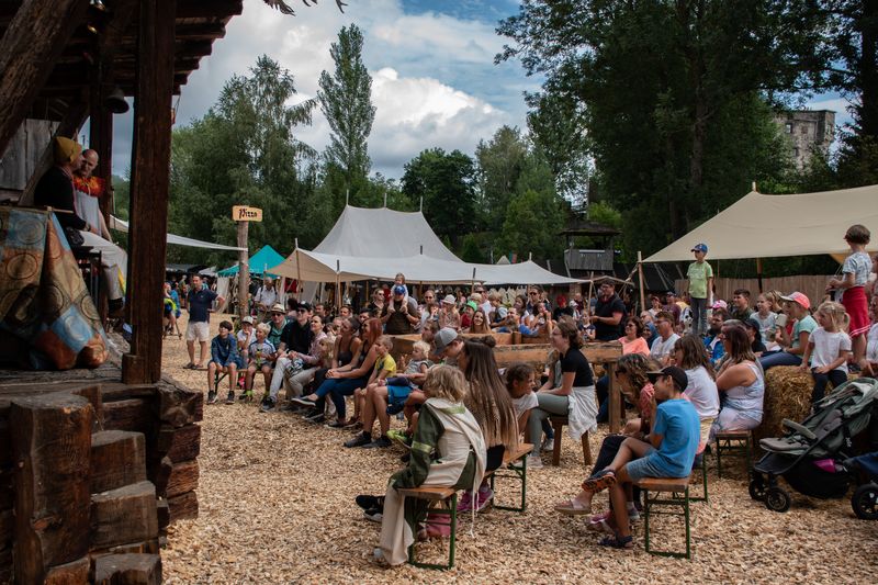 Gaukler-Vorstellungen gibt es am Mittelaltermarkt.