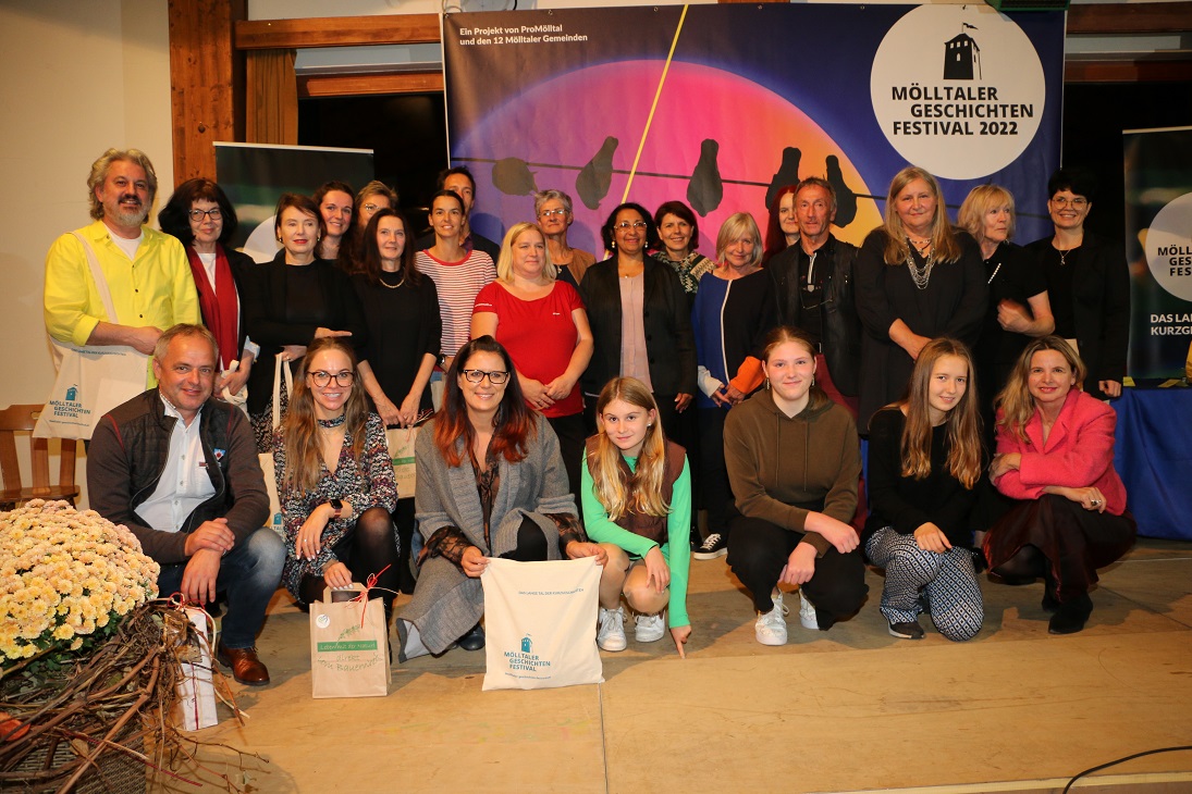Die &bdquo;M&ouml;lltaler SchreibAdern&ldquo; fanden im Kulturhaus in Flattach ihre neuen Besitzer. Foto: Heidi Schober