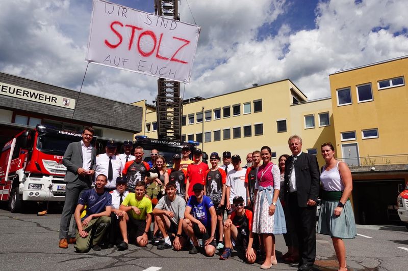 &bdquo;Wir sind stolz auf euch&ldquo; &ndash; die Hermagorer Jung-Florianis wurden geb&uuml;hrend empfangen. Foto: FF Hermagor