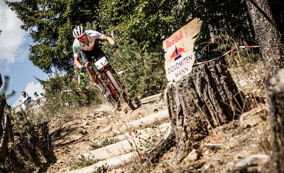 Auch die Mountainbiker m&uuml;ssen viel riskieren, um ganz vorne dabei zu sein. Foto: Mirja Geh