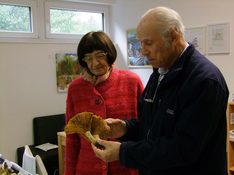 Alles &ndash; oder zumindest eine ganze Menge &uuml;ber Pilze wissen Prof. Dr. Gernot Lysek und seine Frau Marlies.