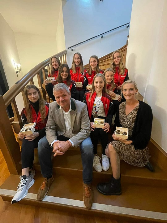 Nach der Heimkehr gab es einen Empfang bei Spittals B&uuml;rgermeister Gerhard K&ouml;fer. Foto: Stadtgemeinde Spittal.