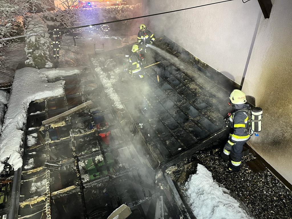 Brand eines Nebengeb&auml;udes in  Tr&ouml;polach.