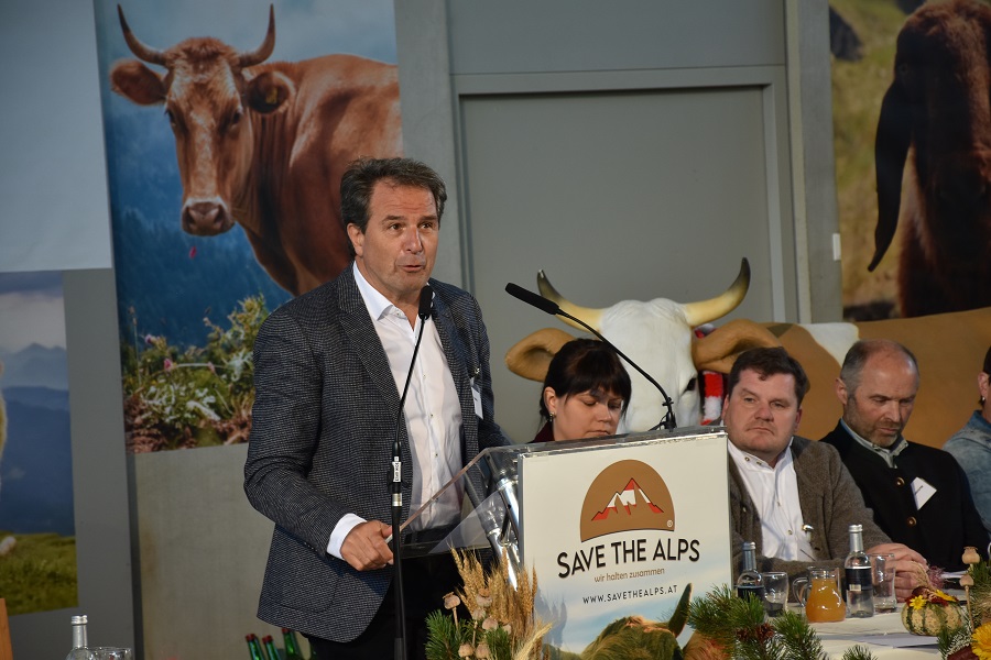 TVB-Obmann Franz Theurl sieht im Wolf eine Gefahr f&uuml;r den Osttiroler Tourismus.