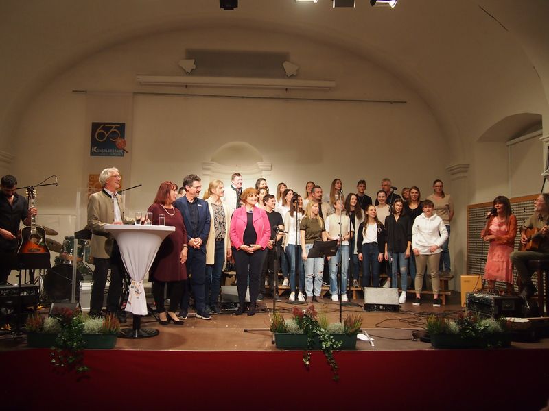 Eva Altenmarkter-Fritzer als Gr&uuml;nderin des Dorfservice stellte diesen sozialen Dienstleister vor, der mit Fahrtenservice, Besuchs- und Hilfsdiensten die Menschen in 17 Gemeinden in Oberk&auml;rnten unterst&uuml;tzt.