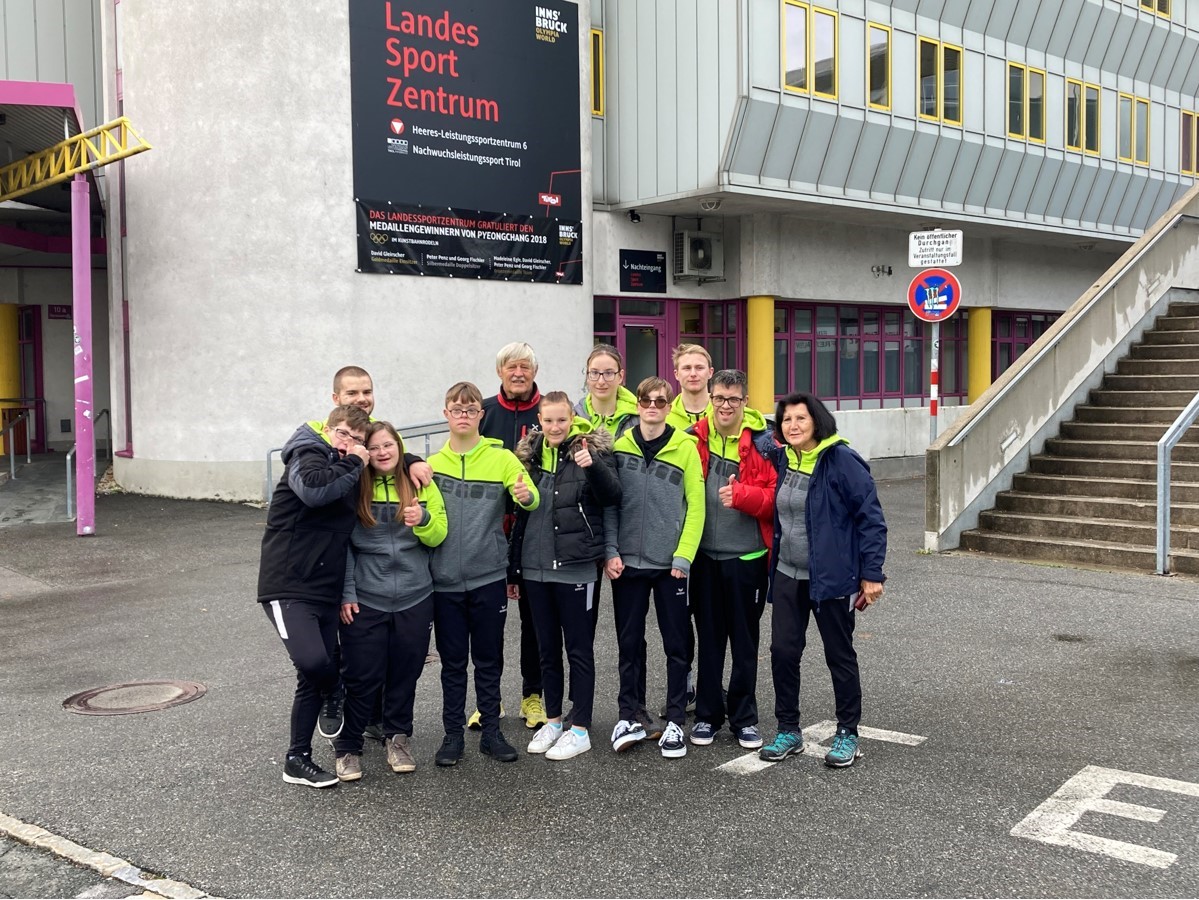 V. l.: Julian Granig, Elena Winkler, Edwin Hummel, Felix Schnabl, Trainer Werner Steindl, Emily Tiefnig, Anna Lena Stocker, Sandro Moser, Kevin Kohlwei&szlig;, Peter Pirker und Trainerin Johanna Glanznig. Foto: BSV Spittal