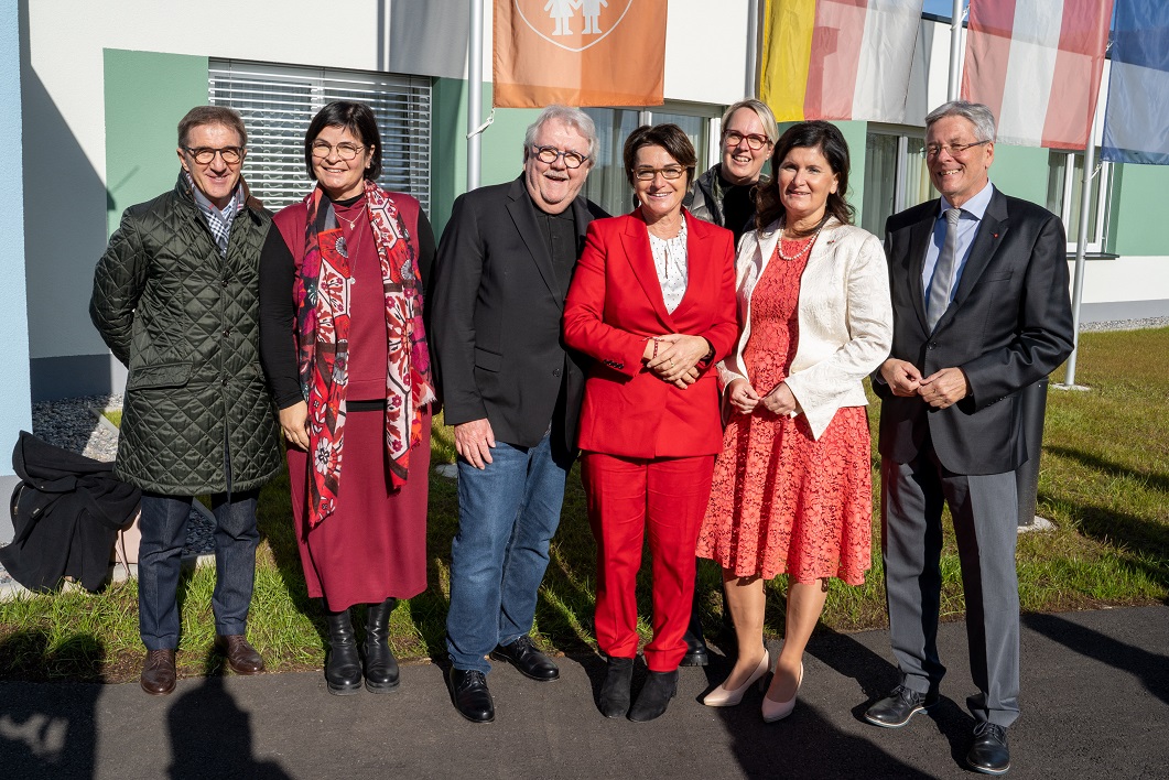 V. l.: Bgm. Marika Lagger-P&ouml;llinger, Reinhold Eckert, LH-Stv. Beate Prettner, StR Almut Smoliner, Maria Knauder, LH Peter Kaiser. Foto: LPD /Steinacher