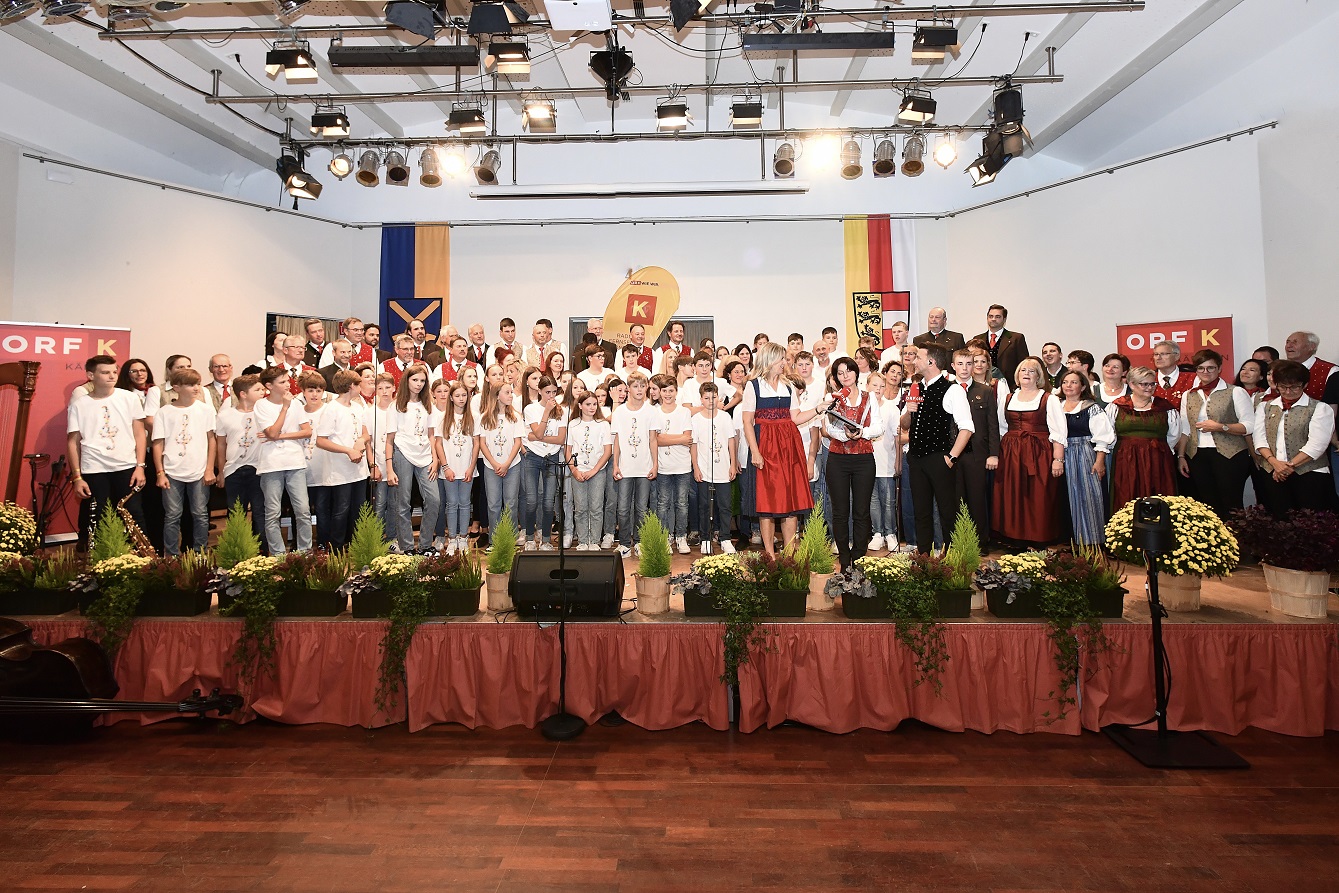 Weiters in Klagenfurt dabei sind: der Alpen Adria Chor Villach, Dečle Danice, der Gemischte Chor Grafenstein, MePZ Podjuna Pliberk/Bleiburg, der MGV Petzen Loibach, die Pappalatur Manufaktur, &Scaron;tirje iz ene hi&scaron;e, die Vokalgruppe Tambula und VoiSix.