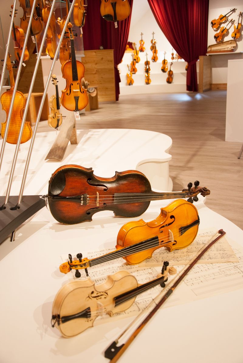 Die Lexer-Geigen im Geigenbaumuseum in Liesing.