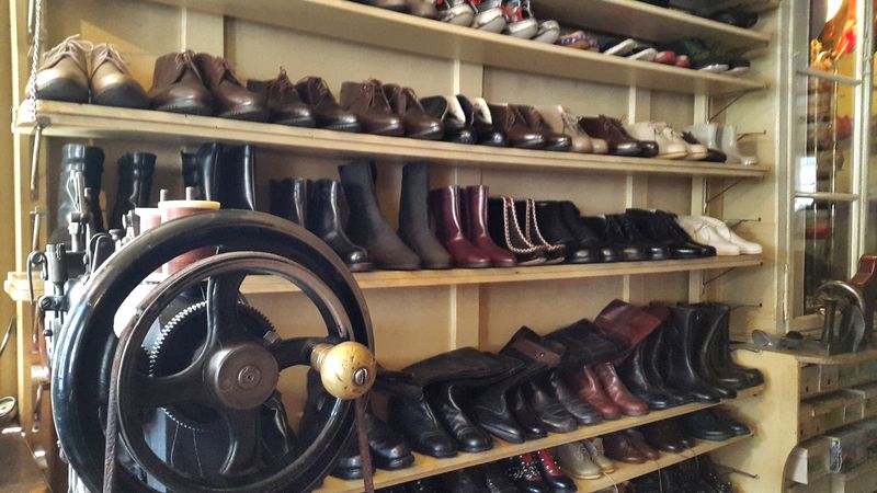 Schuhmode aus den 60-er Jahren. Fotos: Hans Guggenberger