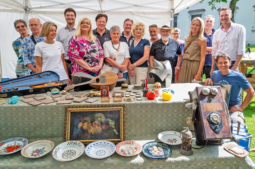 Spittals Stadt- und Gemeinder&auml;te beim Stand der Partnerstadt Porcia. Foto: Auer