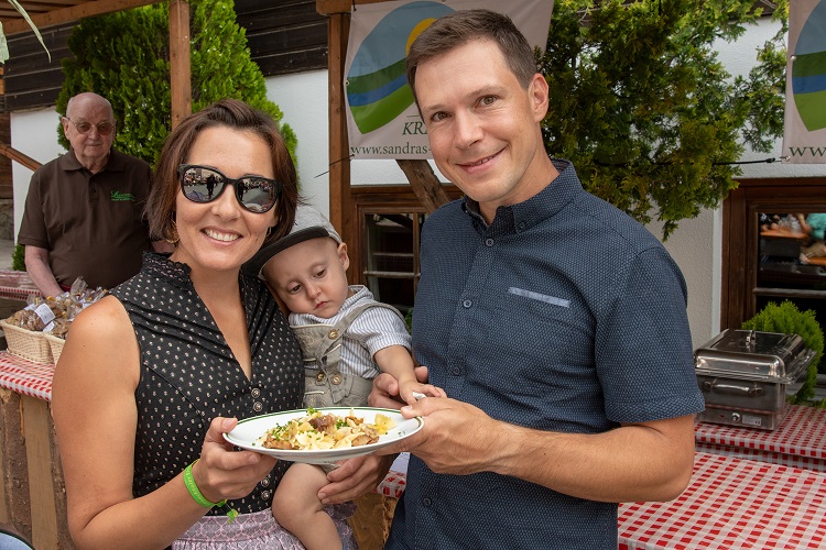 Zum Mittagstisch wurden die Besucher mit allerlei K&ouml;stlichkeiten verw&ouml;hnt.