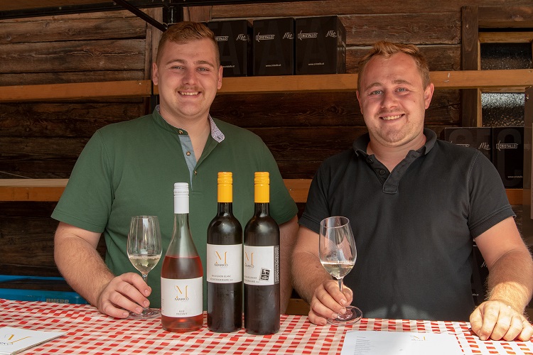 In der Weinstra&szlig;e konnte man hervorragenden Wein vom steirischen Winzer verkosten.