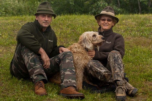 Kurt und Melanie Zebedin sind Gailtal-Fans. Seit 20 Jahren fahren sie regelm&auml;&szlig;ig ins Lesachtal, um zu Jagen. Nach ihrem Film &uuml;ber den Gailflus portraitierten sie jetzt den &bdquo;Blumenberg&ldquo; Mussen. Foto: Zebedin