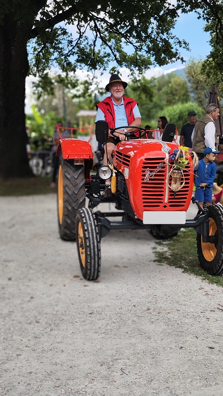 Ein Highlight waren der Umzug der Oldtimer Traktoren.
