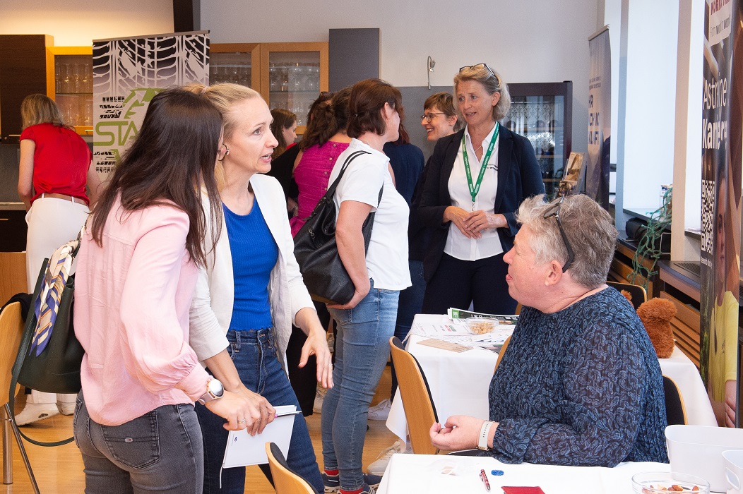Reges Interesse an der 1. Oberk&auml;rntner Frauenberufsmesse. Foto: Michael Neuwirth Fotografie