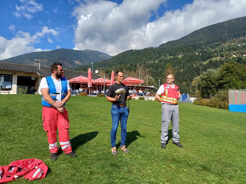 Ortsstellenleiter Gerhard Posch, PI Kommandant G&uuml;nther Steinwender und Bezirksrettungskommandant Christian Pichler koordinierten die &Uuml;bung.