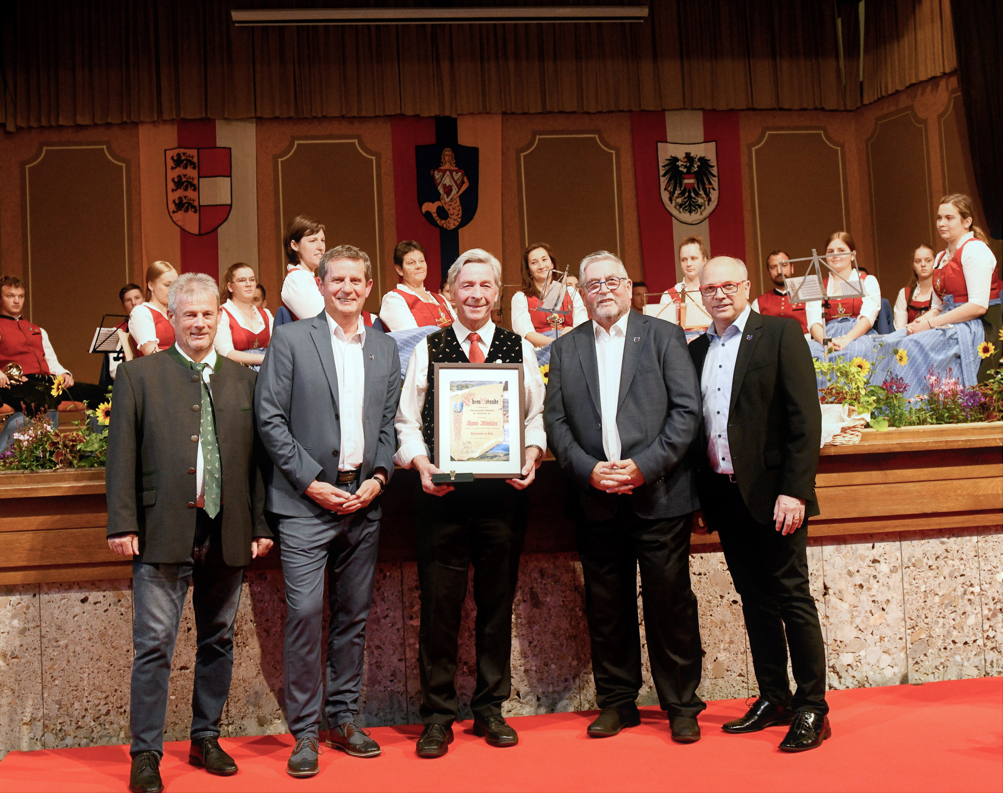 Sportreferent Horst Zwischenberger, BGM Thomas Sch&auml;fauer, Hans Winkler (Ehrenzeichen in Gold f&uuml;r 35 Jahre Obmann MGV Seeboden) sowie die beiden Vizebgm. Ino Bodner und Hans Kapeller