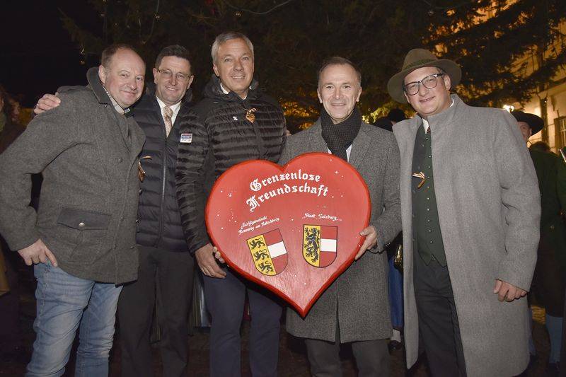 V. l.: Peter Aschbacher, Bgm. Aschbacher, Fritz Strobl, Bgm. Bernhard Auinger und der Katschberger Tourismusdirektor Lengdorfer. Fotos. Marktgemeinde Rennweg am Katschberg