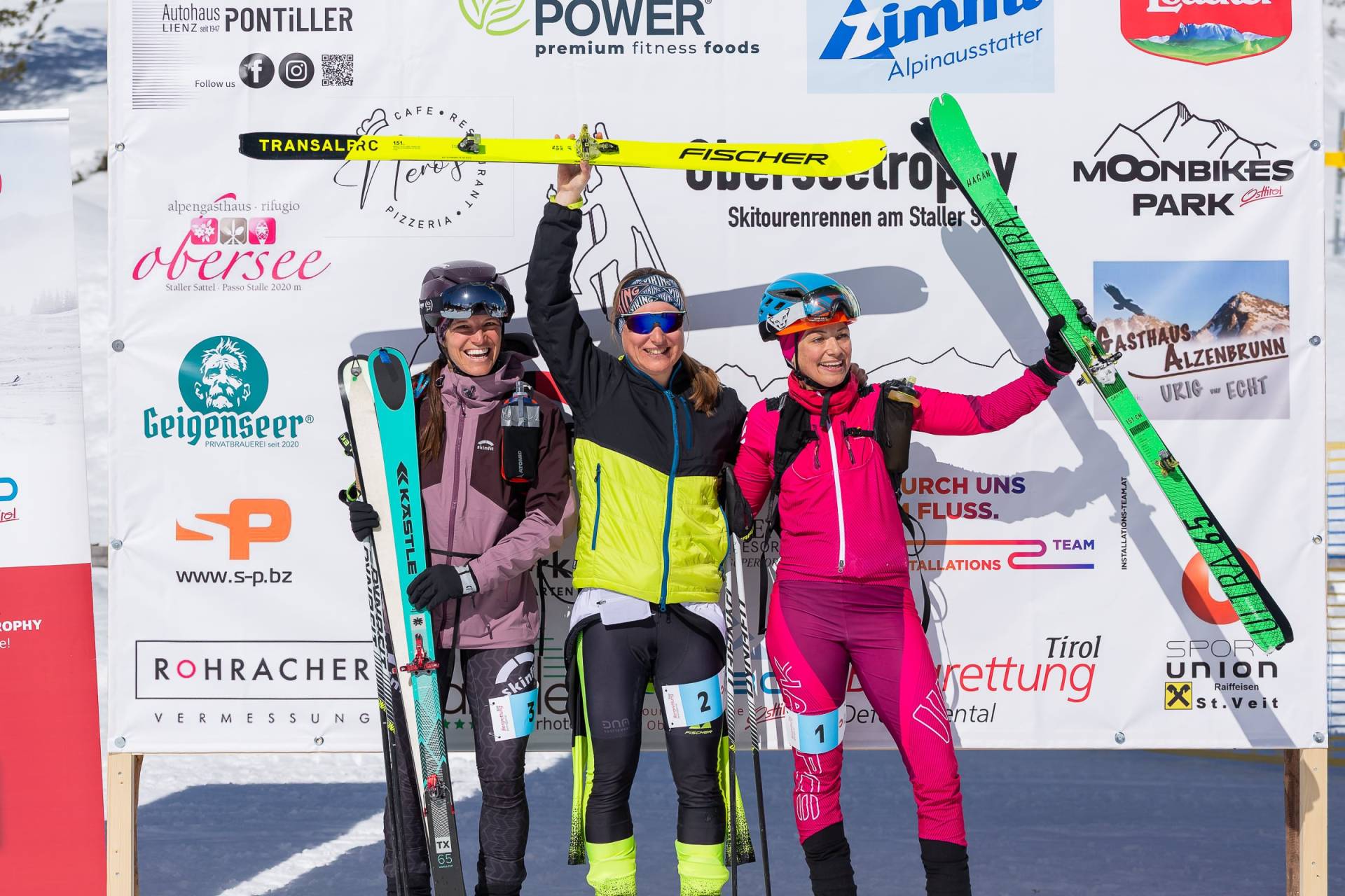 Siegespodest Sportklasse Damen: Bianca Somavilla, Ina Forchthammer, Sabrina Pabst. Foto: BR Defereggental