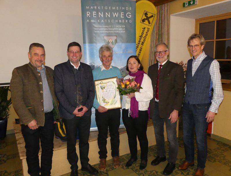 Martin Bliem, Bgm. Franz Aschbacher, Hans M&uuml;ller und Gattin Gitti, Vzbgm. Hans Ramsbacher und Amtsleiter Martin Brandst&auml;tter.