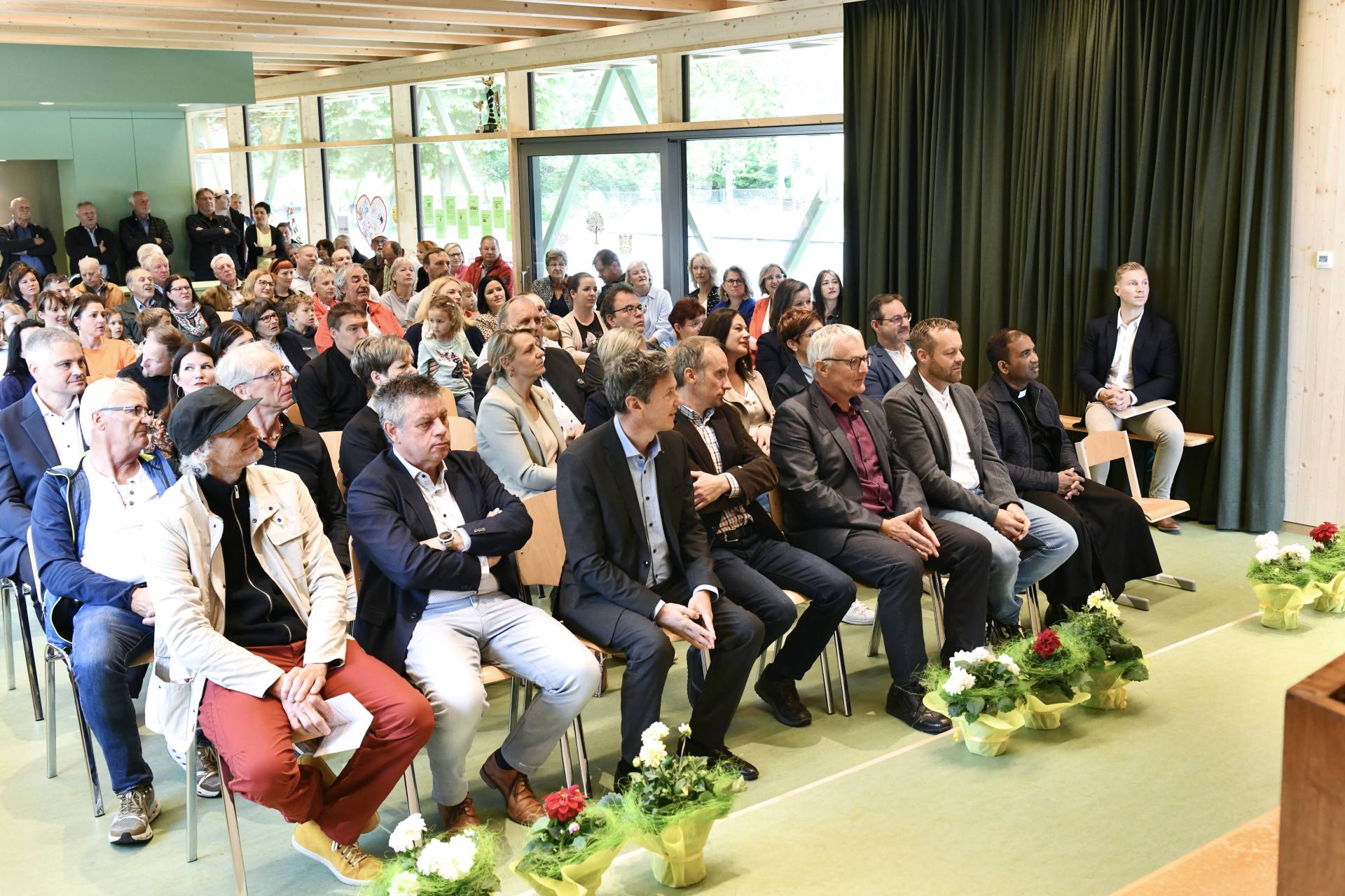 Die G&auml;ste der Er&ouml;ffnung.