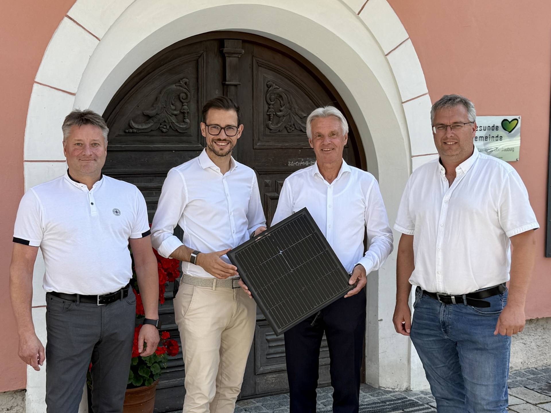 Oberdrauburg: V. l.: Vize-Bgm. Christian Hopfgartner, LR Sebastian Schuschnig, Bgm. Stefan Brandst&auml;tter, Vize-Bgm. Siegbert Pucher. Schuschnig &uuml;berbrache eine F&ouml;rderzusage vom Land K&auml;rnten. Foto: B&uuml;ro Schuschnig