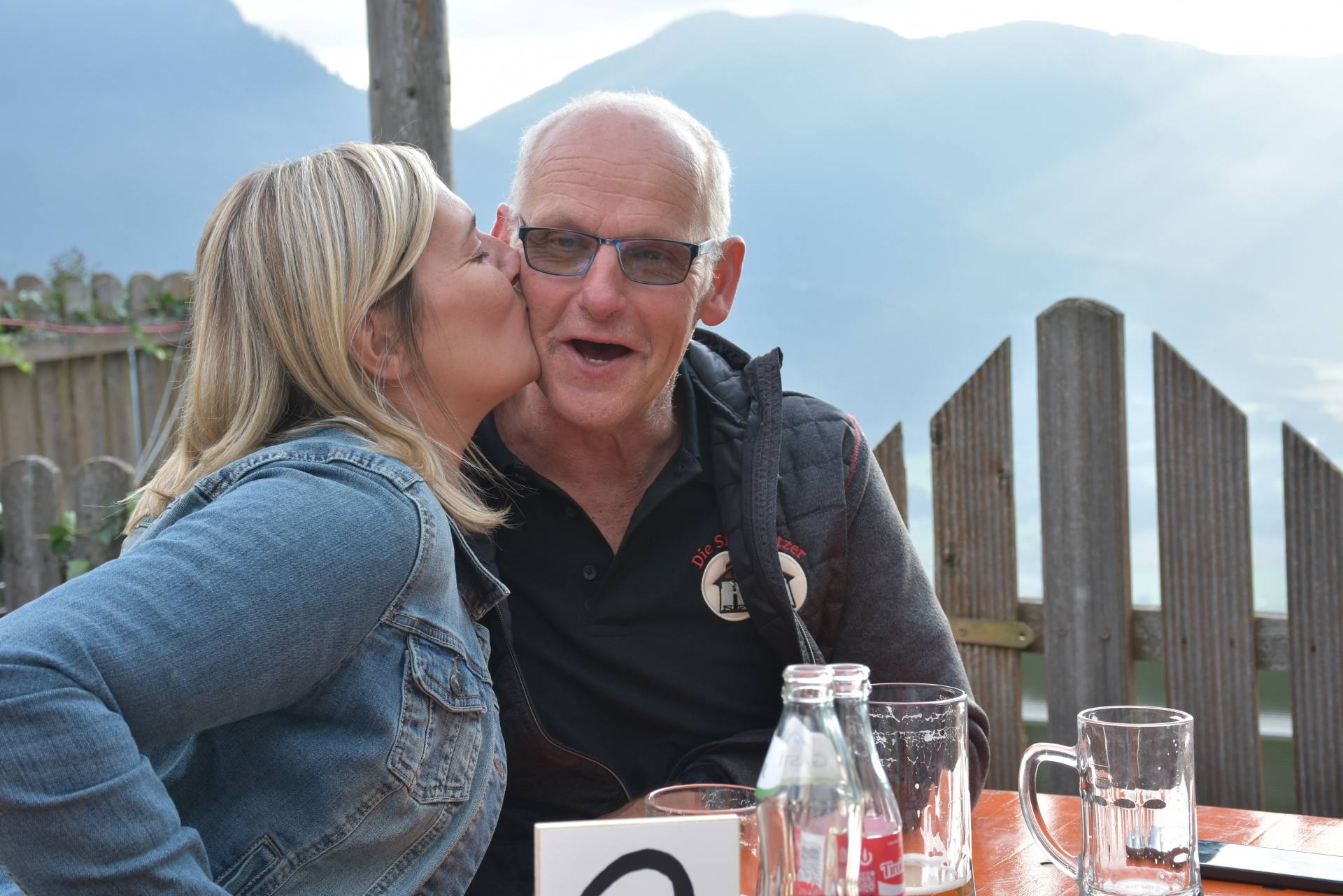 Senior Arzmann-Chef Willi ist f&uuml;r ein K&uuml;sschen immer zu haben.