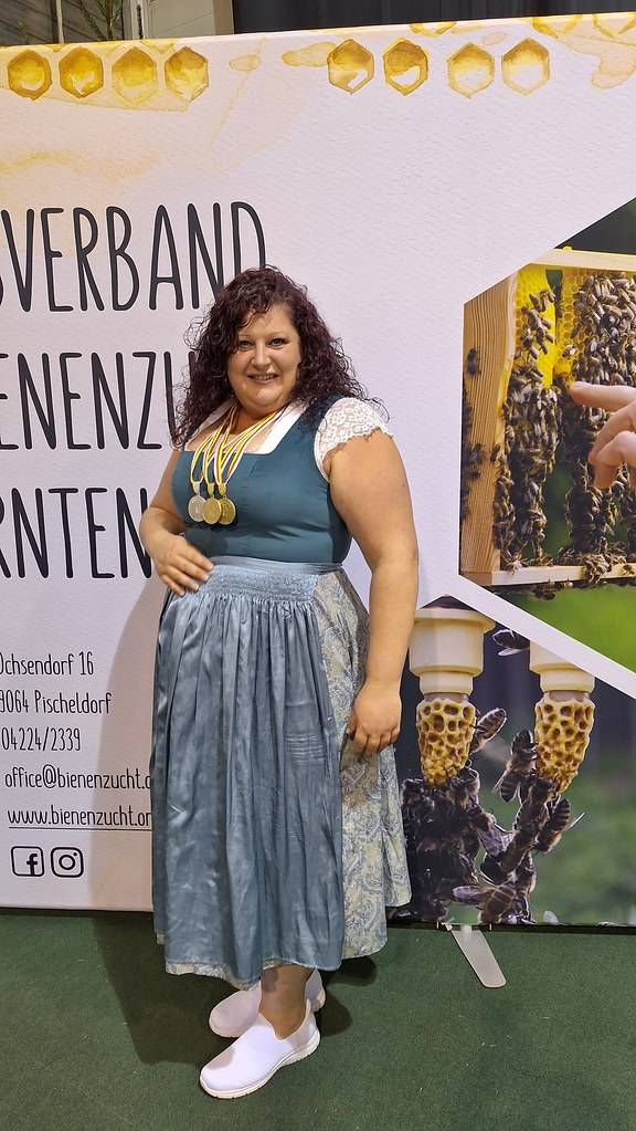 377 K&auml;rntner Imkerinnen und Imker nahmen heuer an der Honigpr&auml;mierung teil. Erika Strieder vom BZV Lesachtal holte sich zwei Gold- und eine Silbermedaille. Foto: Peball/LV f. Bienenzucht