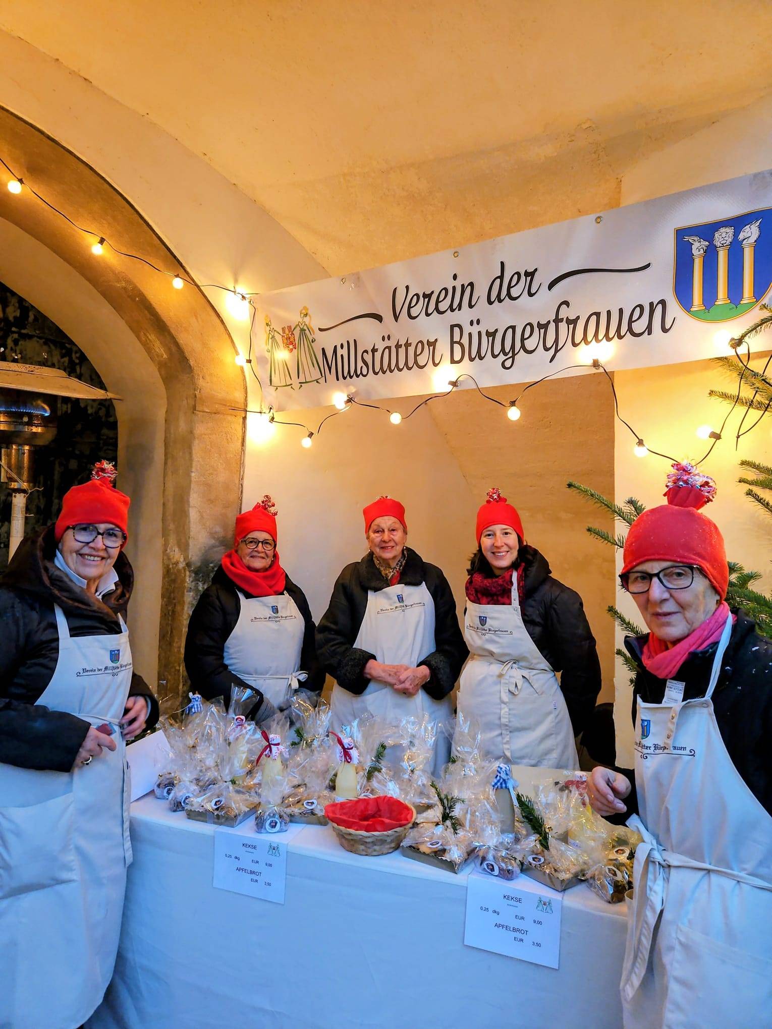 Die Millst&auml;tter B&uuml;rgerfrauen tun mit dem Erl&ouml;sen ihres Adventmarktes Gutes. Foto: privat
