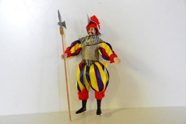 Die liebevoll gestalteten Krippenfiguren erhielten neue Gew&auml;nder.