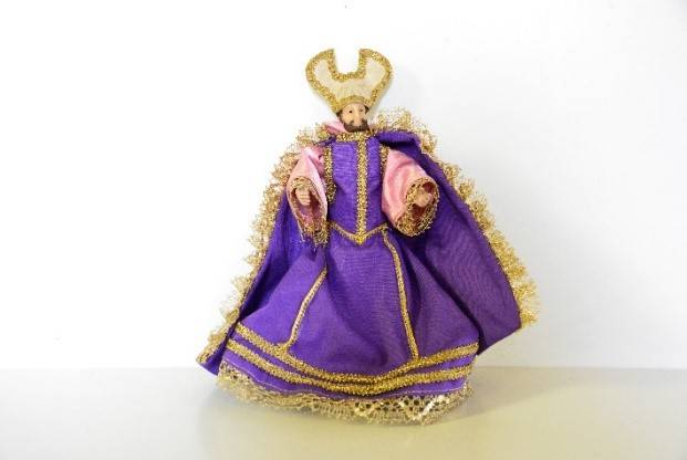 Die liebevoll gestalteten Krippenfiguren erhielten neue Gew&auml;nder.