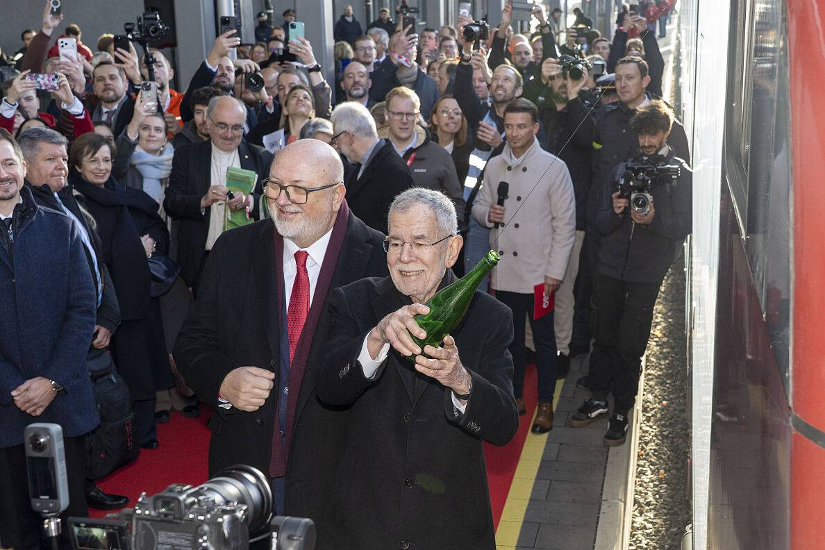Bundespr&auml;sident Alexander Van der Bellen und &Ouml;BB-Chef Andreas Matth&auml; gaben den Startschuss f&uuml;r die Koralmstrecke. Ein &bdquo;Jahrhundertprojekt&ldquo;, das K&auml;rnten und die Steiermark jetzt durch den 33 km langen Koralmbahntunnel verbindet. Foto: &Ouml;BB/Chris Zenz