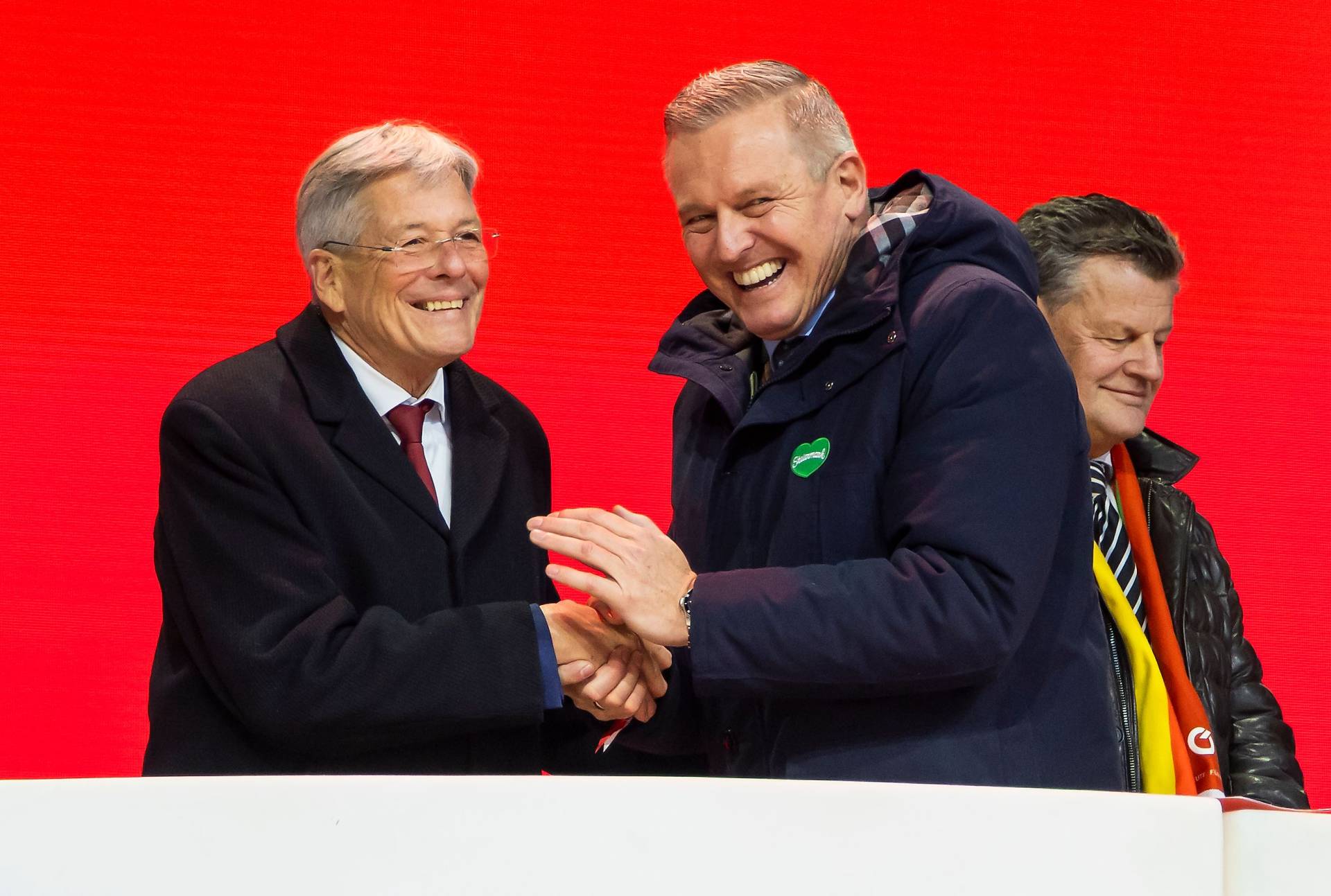 Gro&szlig;e Freude &uuml;ber das Zusammenr&uuml;cken bei den beiden Landeschefs Peter Kaiser und Mario Kunasek. In nur 41 Minuten f&auml;hrt man jetzt per Zug von Klagenfurt nach Graz. LPD K&auml;rnten/Jannach