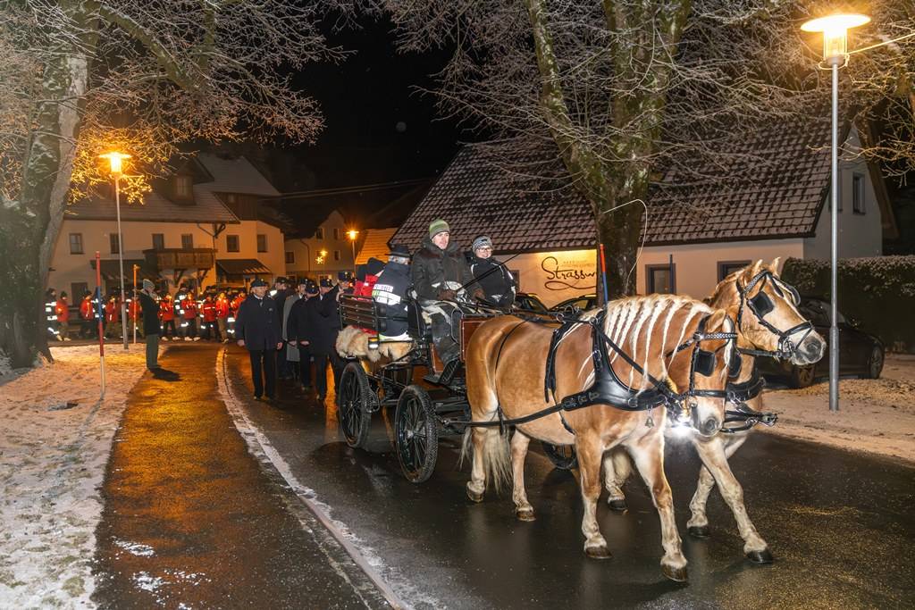 Das Friedenslicht kam diesmal mit der Pferdekutsche.