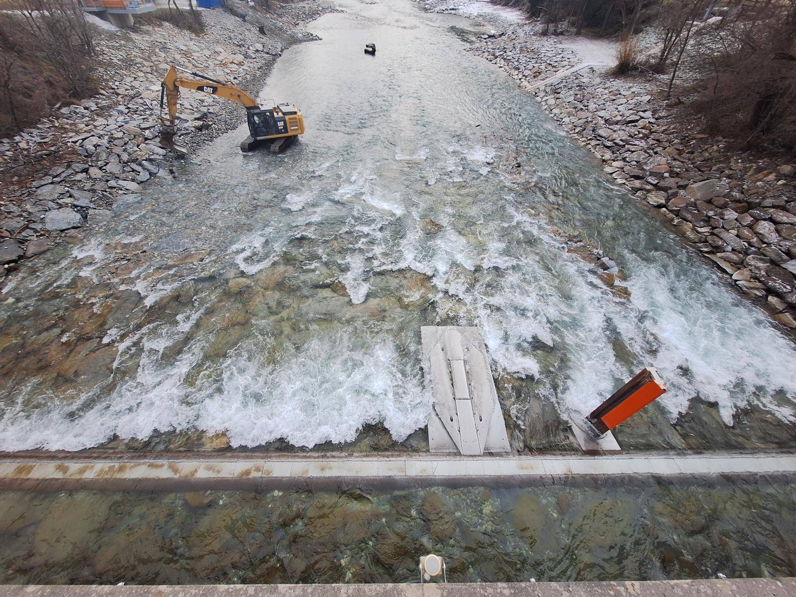 Die Messstation erfasst neben den &uuml;blichen Parametern wie Wasserstand und Wassertemperatur zuk&uuml;nftig auch den Geschiebetransport. Foto: Land Tirol