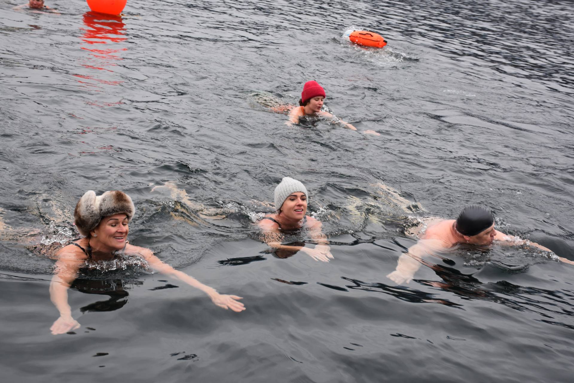 Bis zur Boje und wieder zur&uuml;ck hie&szlig; es f&uuml;r die rund 15 Schwimmerinnen und Schwimmer am Millst&auml;tter See.
