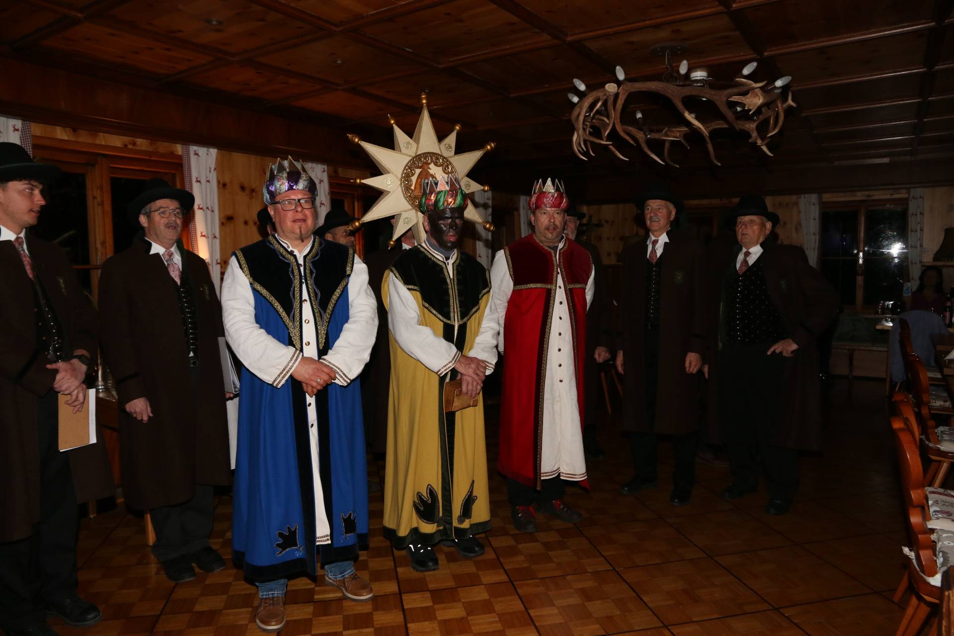 Sternsingen in Gro&szlig;kirchheim durch den &ouml;rtlichen M&auml;nnergesangsverein.