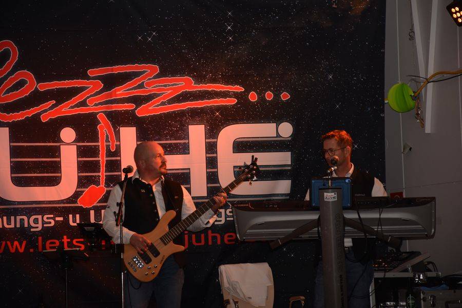 Die Faschingsband &bdquo;Fezzz Juhe&ldquo; sorgte mit ihren Faschings-Hadern f&uuml;r Stimmung. Und sp&auml;testens als J&uuml;rgen Mayer und Helmut Huber mit ihrem Medley anhoben, war der ganze Saal auf den St&uuml;hlen.