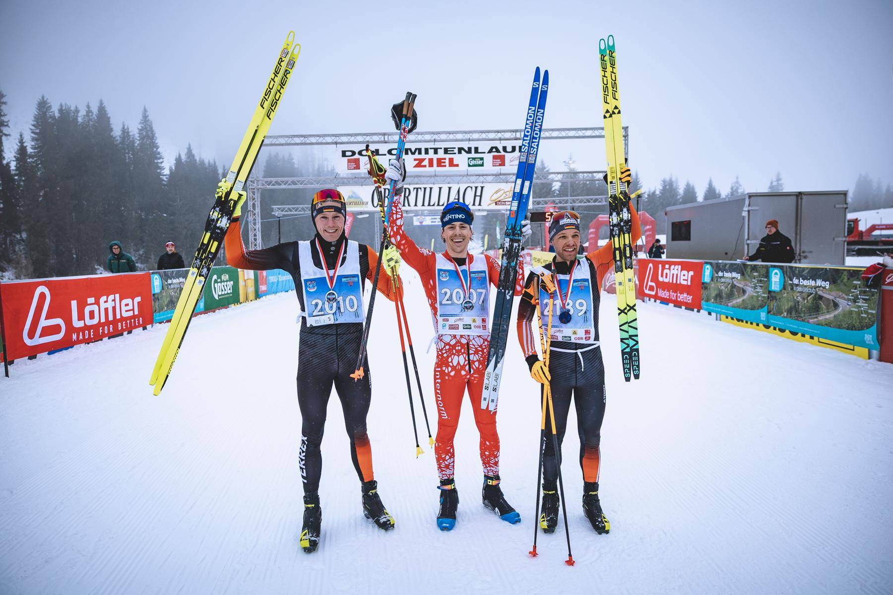 Podium M&auml;nner 20km, v.l.n.r.:  Marius Bauer (GER, 2. Platz), Thomas Rinner (ITA, 1. Platz), Toni Escher (GER, 3. Platz). Foto: Expa Pictures
