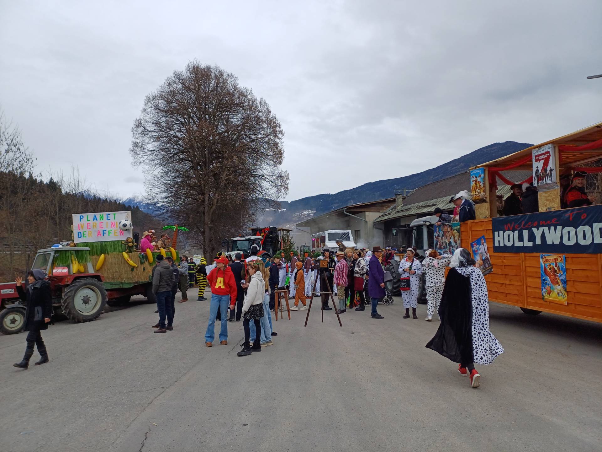 Hollywood am Bahnhof in Kleblach.