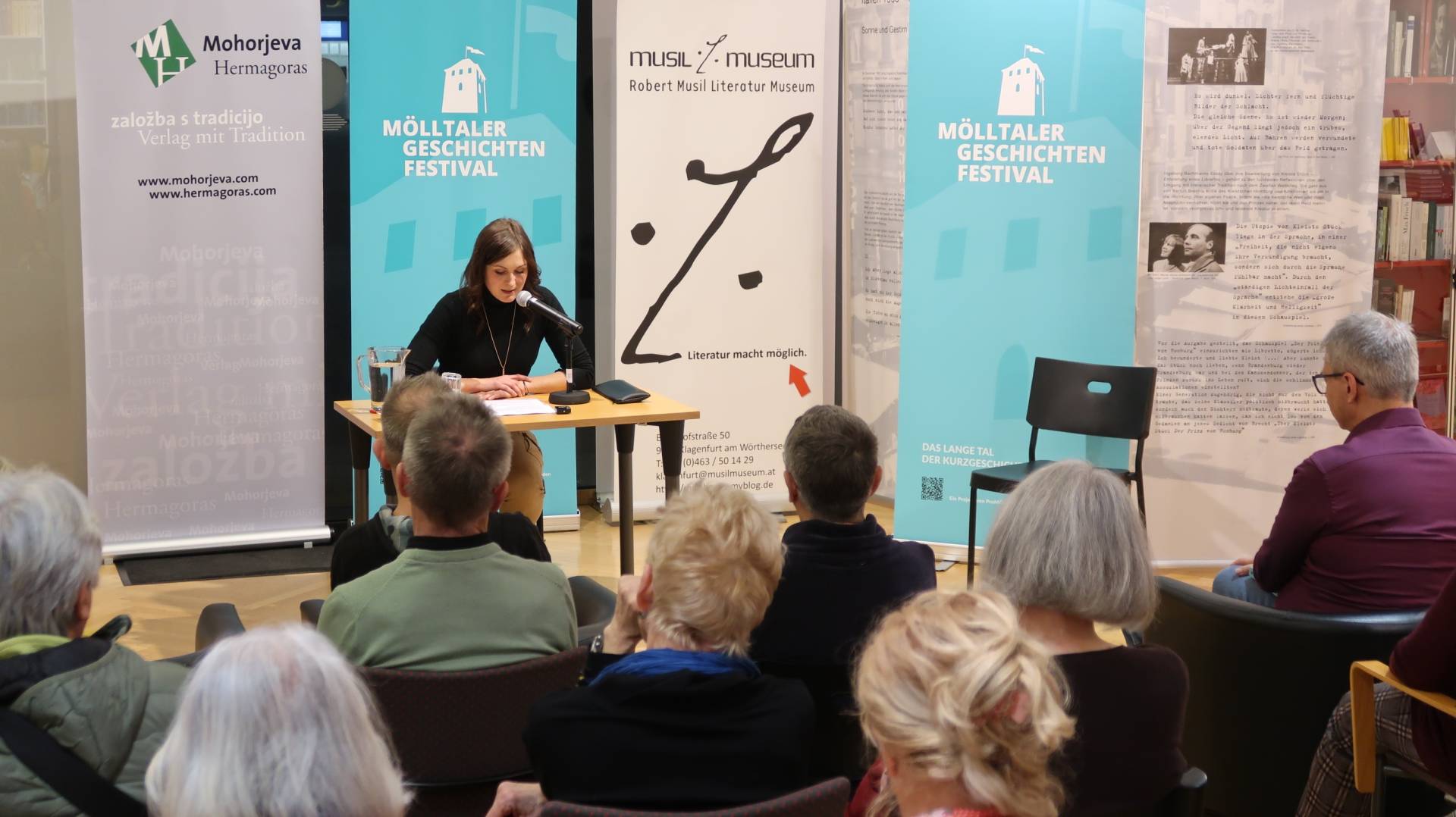 Angelika Mosch: Die M&ouml;lltalerin aus M&uuml;hldorf, eine vielversprechende &bdquo;neue Stimme&ldquo;, hat an der HAK Spittal maturiert und arbeitet seither als B&uuml;roangestellte in Krems in K&auml;rnten. Ihre atmosph&auml;rische Kurzgeschichte "Die Schere" wurde mit dem 2. Platz beim M&ouml;lltaler Preis 2025 ausgezeichnet.
