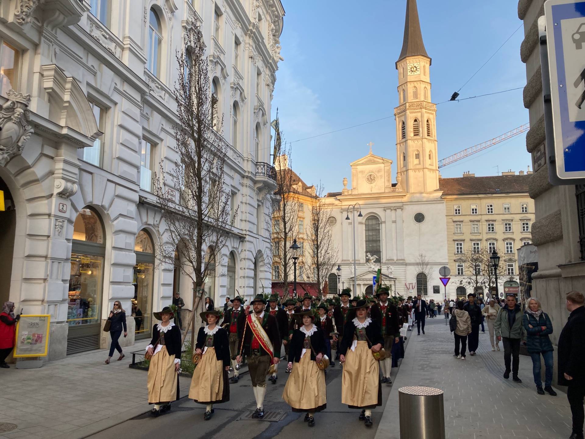 Unterwegs Richtung Ballhausplatz und Parlament. Foto: Stangl