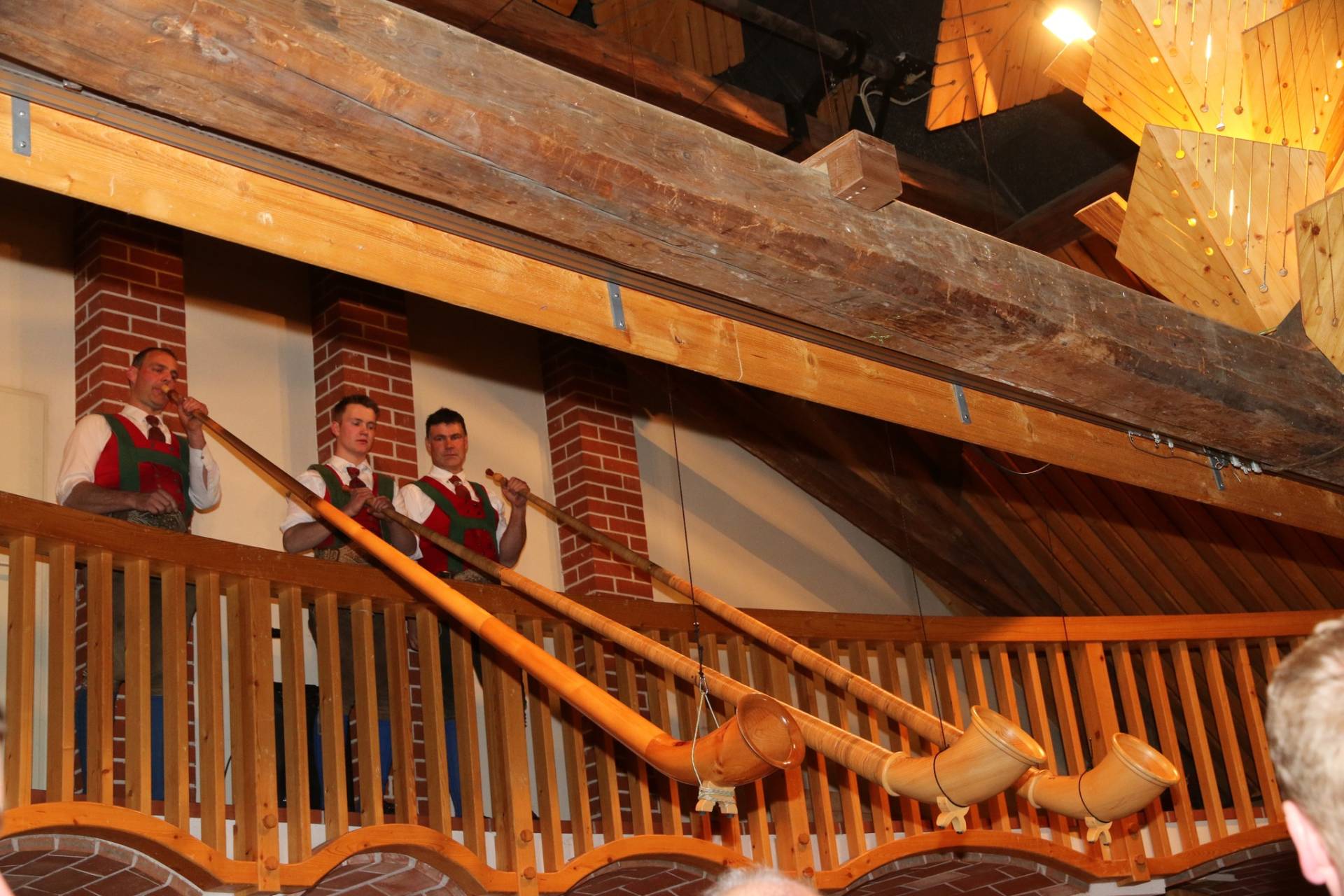 Eine besondere Einlage: Das St&uuml;ck &bdquo;Romantic Alphorn&ldquo; mit Lukas, Markus und Sepp Suntinger.