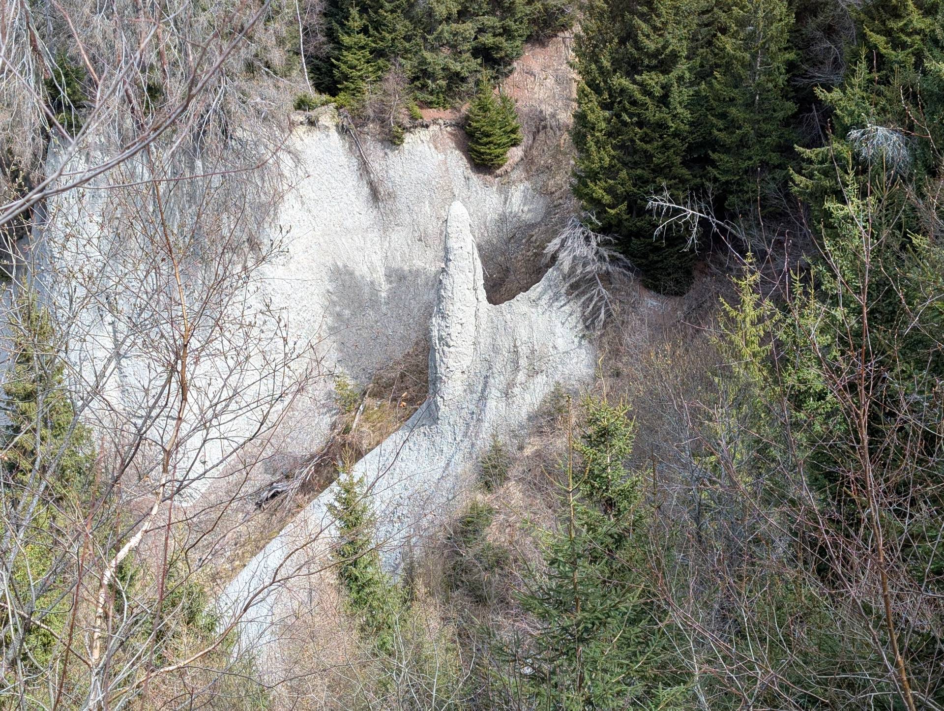 Die Erdpyramiden bei Stronach am Iselsberg sind ein Naturrelikt, das w&auml;hrend  der letzten Eiszeit vor rund 13.000 Jahren durch Erosion von Gletscherablagerungen entstanden ist